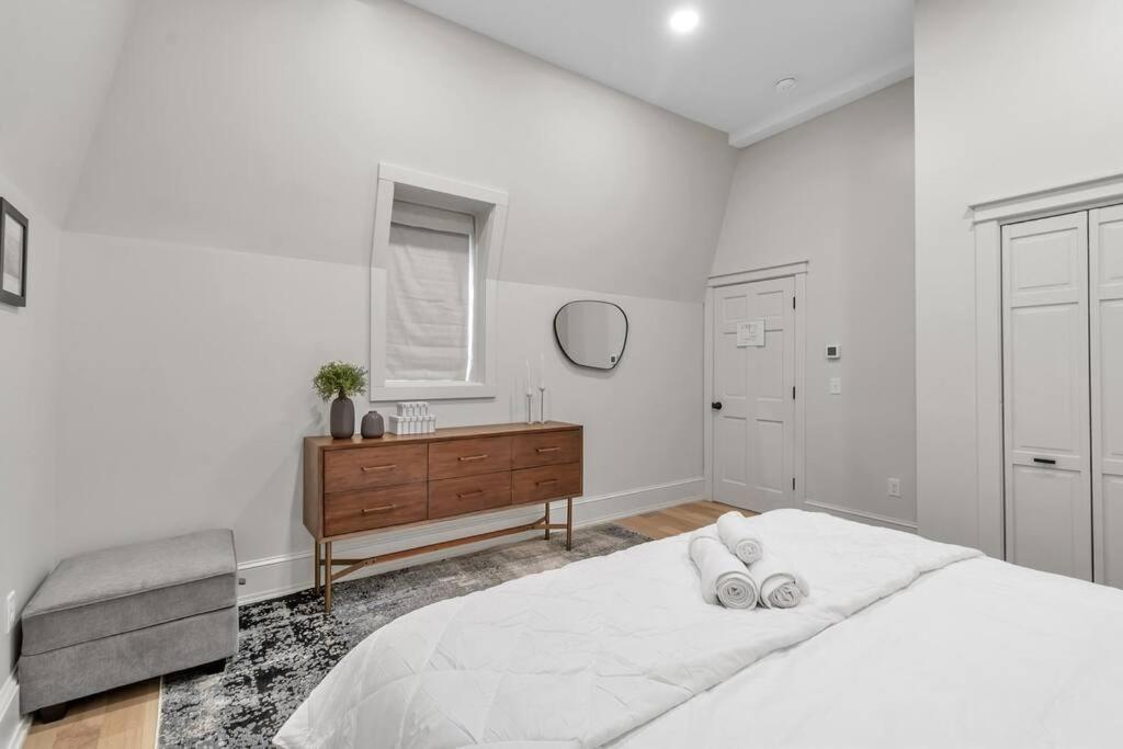 Apartament Carriage House Loft - King Bed And Garage Parking Buffalo Zewnętrze zdjęcie