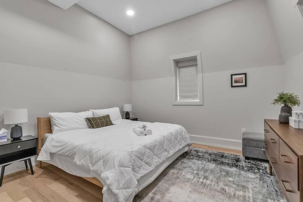 Apartament Carriage House Loft - King Bed And Garage Parking Buffalo Zewnętrze zdjęcie